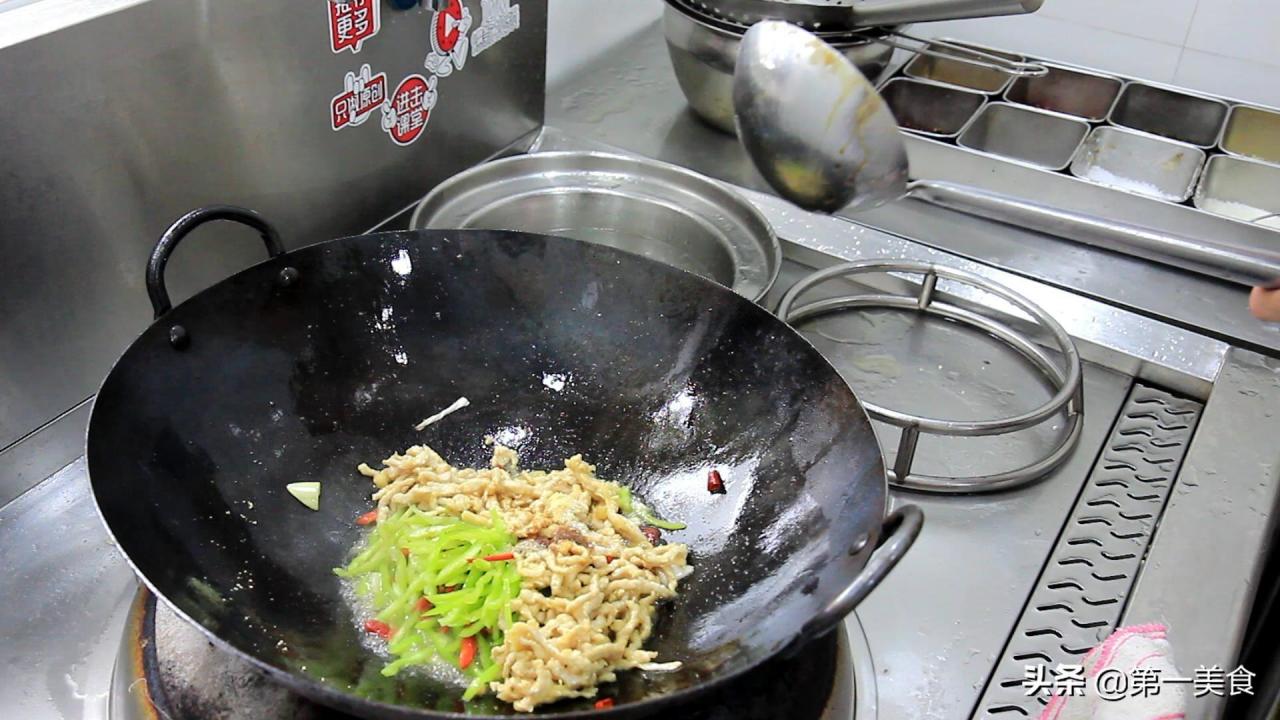 青椒炒肉丝的做法，家常菜教程，美味又简单！